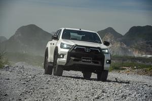 Toyota Hilux 2020 – Cú bứt tốc ngoạn mục của “vua” núi rừng