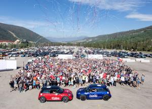 Mini Cooper và nỗi sợ “hết thời” ở tuổi 60