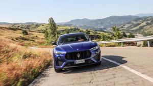 Phiên bản mạnh nhất Levante Trofeo giá hơn 14 tỷ đồng