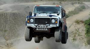 Jaguar Land Rover thâu tóm Bowler