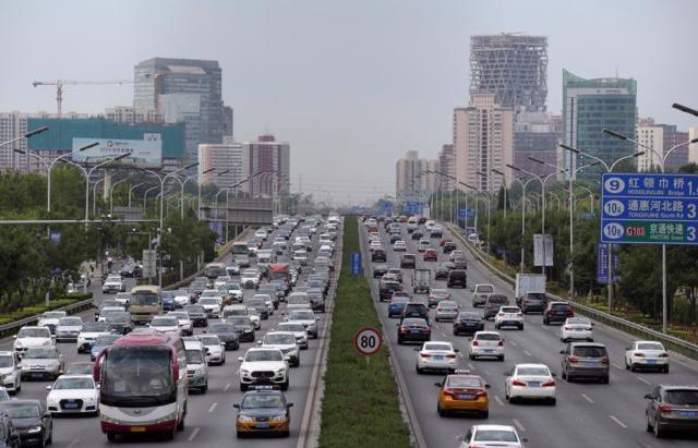 Trung Quốc cân nhắc giảm thuế, hỗ trợ các hãng xe trong nước - Ảnh 1