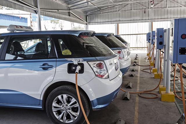 Các nhà sản xuất ô tô toàn cầu đối mặt với “cú sốc” xe điện ở Trung Quốc - Ảnh 4
