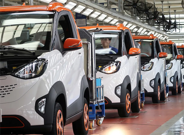 Các nhà sản xuất ô tô toàn cầu đối mặt với “cú sốc” xe điện ở Trung Quốc - Ảnh 1