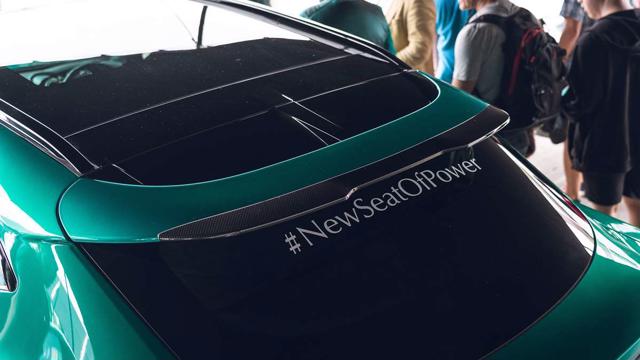 Aston Martin ra mắt SUV siêu sang nhanh nhất thế giới - Ảnh 2
