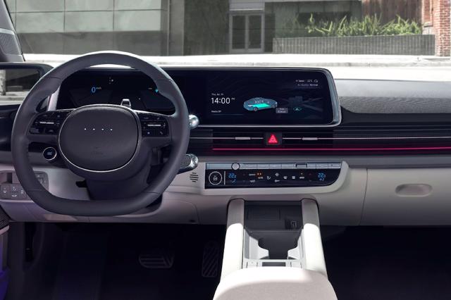 Hyundai chính thức ra mắt sedan điện đầu tiên, đối đầu với Tesla - Ảnh 5