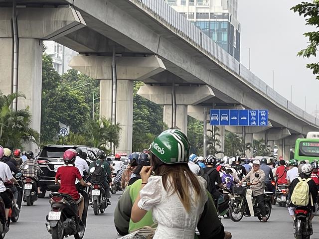 Giao thông trên đường Nguyễn Trãi ra sao sau hơn 1 tuần phân làn? - Ảnh 2