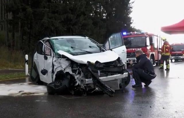 Xe điện BMW iX gây tai nạn liên hoàn ở Đức, 1 người tử vong, 9 người bị thương - Ảnh 1