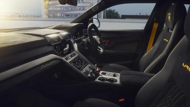 Lamborghini Urus Performante 2023 lộ diện: Nhẹ hơn, mạnh hơn - Ảnh 5