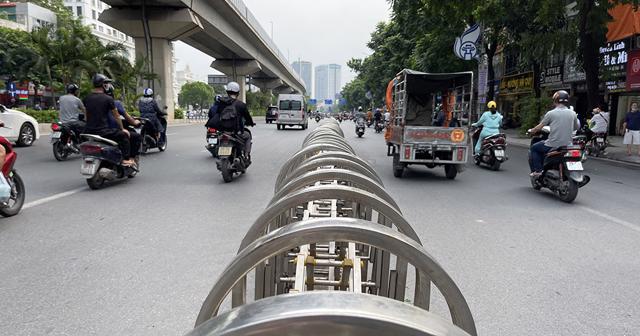 Nhiều phương tiện vẫn đi sai l&agrave;n tr&ecirc;n đường Nguyễn Tr&atilde;i.