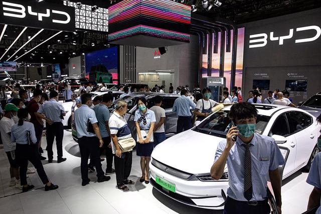 Trong năm 2022, 1/4 tổng số &ocirc; t&ocirc; mới mua ở Trung Quốc sẽ l&agrave; xe chạy ho&agrave;n to&agrave;n bằng điện hoặc xe plug-in hybrid. &nbsp;