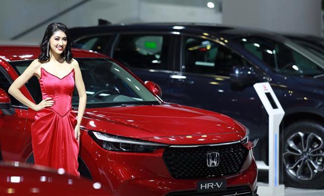 Dàn hoa hậu, mẫu Tây xuất hiện tại Vietnam Motor Show 2022 - Ảnh 4