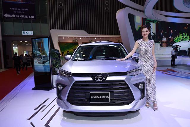 Dàn hoa hậu, mẫu Tây xuất hiện tại Vietnam Motor Show 2022 - Ảnh 10