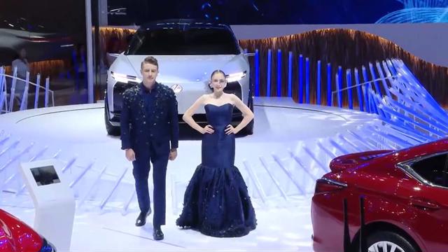 Dàn hoa hậu, mẫu Tây xuất hiện tại Vietnam Motor Show 2022 - Ảnh 5
