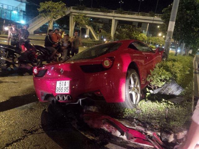 Những vụ tai nạn siêu xe Ferrari xôn xao dư luận tại Việt Nam - Ảnh 1