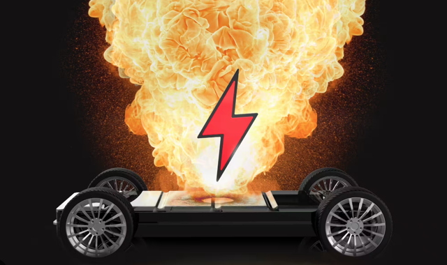 Phát hiện hỗn hợp chất mới có thể ngăn pin xe điện bắt lửa - Ảnh 1