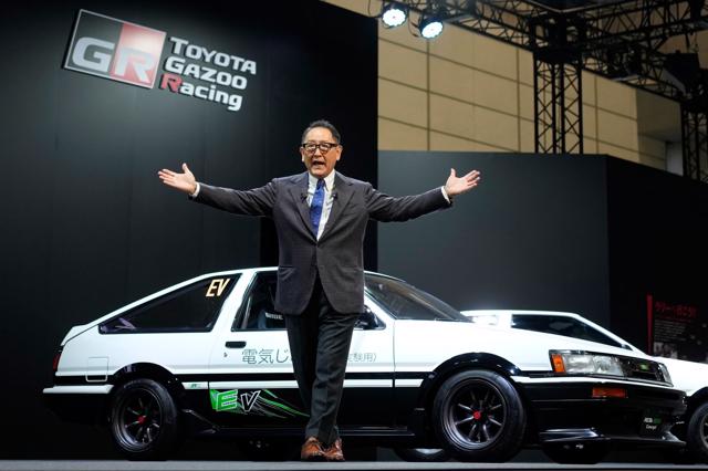 Chủ tịch Toyota Akio Toyoda cho biết đạt được lợi nhuận với xe điện l&agrave; kh&oacute; nhưng cần thiết.