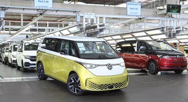 Volkswagen ID Buzz l&agrave; mẫu xe điện rất "hot" ở nhiều quốc gia ch&acirc;u &Acirc;u.