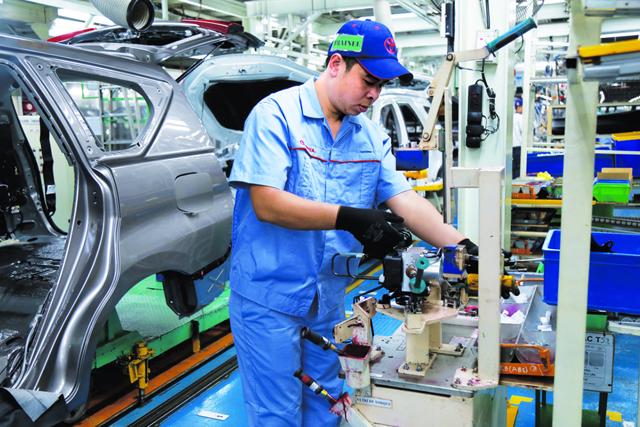 Xe sử động cơ đốt trong vẫn c&oacute; thị phần lớn tại Việt Nam. Ảnh: Toyota.