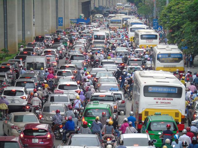 Thị trường ô tô Việt Nam gặp nhiều thách thức trong năm 2023.