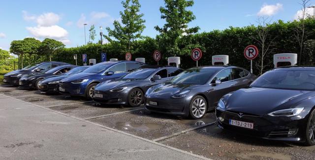  Những lý do khiến Tesla sẽ không ngừng điều chỉnh giá xe điện - Ảnh 1
