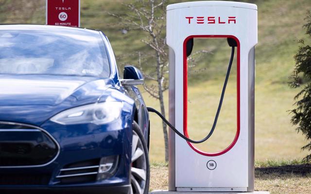 Bí mật đằng sau sự “hào phóng” của Tesla khi chia sẻ trạm sạc xe điện siêu nhanh - Ảnh 2
