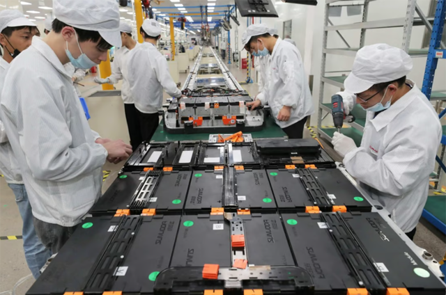 Công suất sản xuất pin xe điện tăng phi mã, các công ty nhỏ của Trung Quốc đối mặt rủi ro lớn - Ảnh 2