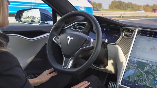 Elon Musk: “OEM lớn đang rất “quan tâm” phần mềm tự lái của Tesla” - Ảnh 2