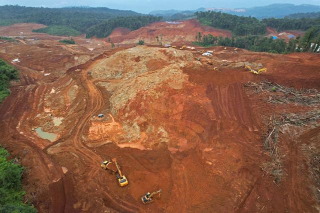 Một mỏ niken ở Trung Sulawesi, Indonesia. Ảnh: Bloomberg.