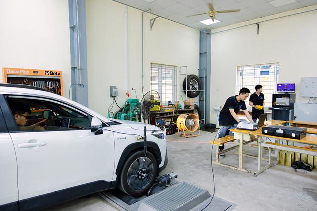 Một buổi thử nghiệm khả năng vận hành của xe Hybrid tại Đại học Bách khoa Hà Nội.