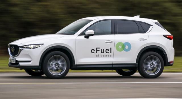 Các nhà sản xuất ô tô châu Âu đặt cược tương lai với nhiên liệu điện tử - Ảnh 1