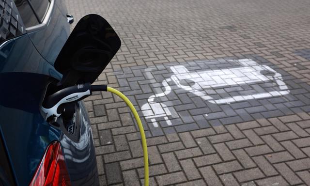 Giá pin giảm sẽ thúc đẩy hơn 60% doanh số bán ô tô toàn cầu có thể là xe điện năm 2030 - Ảnh 2