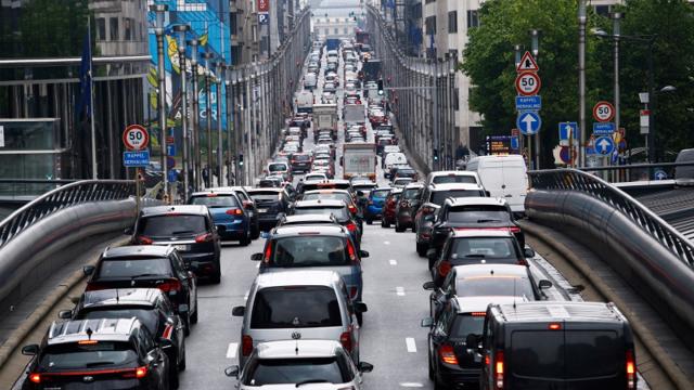EU “siết” quy định với ô tô chạy bằng nhiên liệu điện tử và môi trường - Ảnh 2