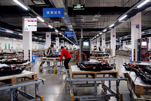 Các nhà cung cấp pin xe điện Trung Quốc tìm cách “lách” vào thị trường Mỹ - Ảnh 3