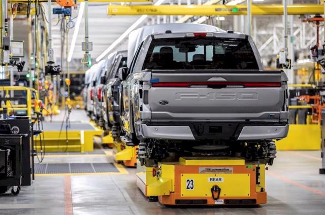 Các hãng xe Mỹ đang tìm cách thoát khỏi sự phụ thuộc vào nguồn cung nguyên liệu từ Trung Quốc, tăng cường phát triển các dòng xe hybrid thế hệ mới. Ảnh: Ford