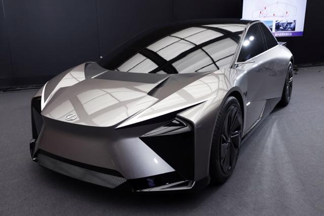 Mẫu xe điện concept Lexus LF-ZC. Ảnh: Bloomberg.