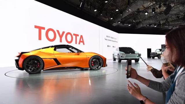 Lợi nhuận của Toyota tăng gấp đôi nhờ doanh số bán hàng mạnh và đồng Yên suy yếu - Ảnh 1