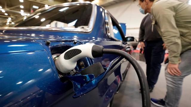 Các nhà sản xuất ô tô tăng cường giảm giá xe điện ngăn sự suy giảm nhu cầu toàn cầu - Ảnh 1