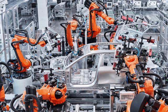 AI, robot sẽ thay thế 30% lực lượng lao động ngành ô tô Trung Quốc năm 2027 - Ảnh 1