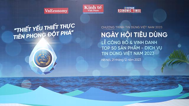Chương trình Tin Dùng Việt Nam là sự kiện thường niên được Thời báo Kinh tế Việt Nam , nay là Tạp chí Kinh tế Việt Nam khởi xướng và duy trì từ năm 2006 đến nay. Ảnh: Lê Vũ
