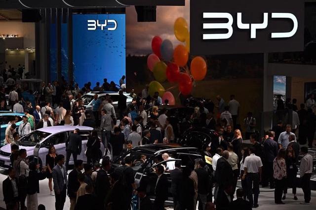 BYD sắp vượt Tesla trở thành nhà sản xuất EV phổ biến nhất thế giới - Ảnh 2