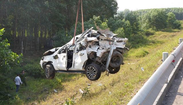 Vụ tai nạn thương tâm ngày 18/2 tại cao tốc Cam Lộ - La Sơn khiến 1 phụ nữ, 2 trẻ em tử vong. Ảnh: VOV