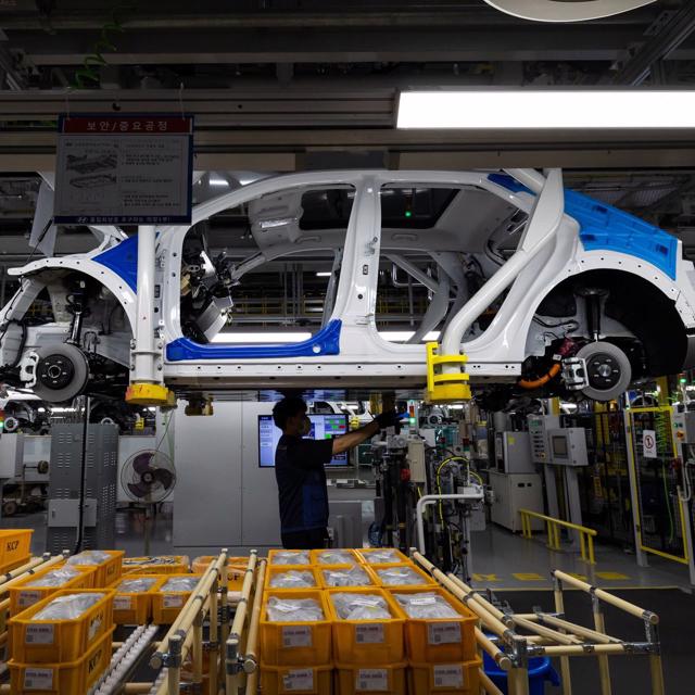 Chuyển đổi sang EV đang định hình lại ngành công nghiệp ô tô toàn cầu - Ảnh 3