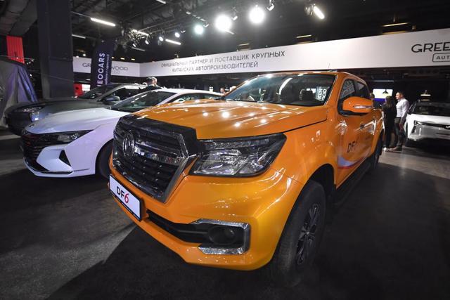 Một chiếc xe của thương hiệu &ocirc; t&ocirc; Trung Quốc Dongfeng Motor được trưng b&agrave;y tại diễn đ&agrave;n triển l&atilde;m CarX ở Moscow, Nga. Ảnh: Xinhua.