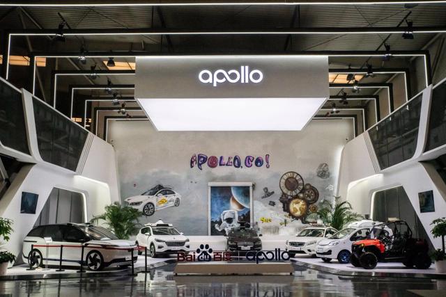 Nguy&ecirc;n mẫu xe được trang bị nền tảng l&aacute;i xe tự động Apollo của Baidu tại Apollo Park của c&ocirc;ng ty ở Bắc Kinh, Trung Quốc. Ảnh: Bloomberg.