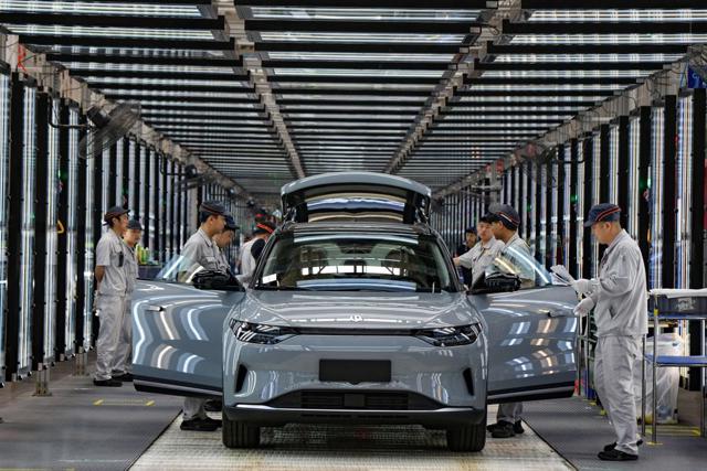 Bị Mỹ “cấm cửa”, các nhà sản xuất xe điện Trung Quốc chinh phục phần còn lại của thế giới - Ảnh 2