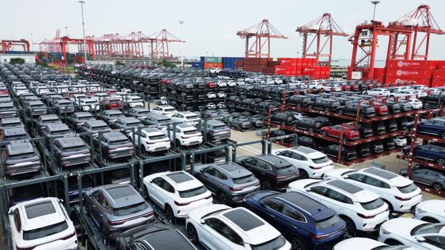 Trung Quốc tăng thuế ô tô nhập khẩu trả đũa Mỹ và EU - Ảnh 1