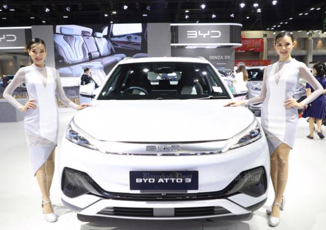 Một chiếc xe BYD ATTO3 được trưng b&agrave;y tại Triển l&atilde;m &Ocirc; t&ocirc; Quốc tế Bangkok ở Impact Muang Thong Thani v&agrave;o ng&agrave;y 22/3/2023. Ảnh:&nbsp;Bangkokpost.