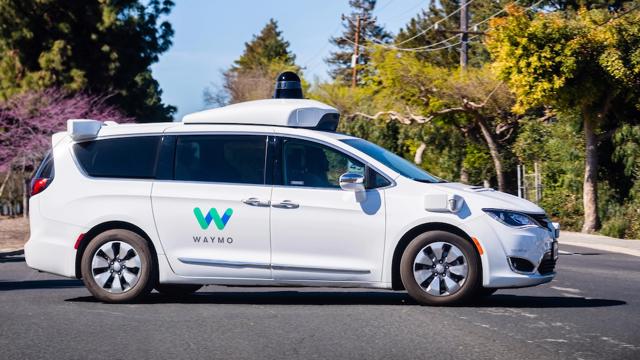 Waymo – Tesla: Cuộc chiến khốc liệt giành quyền thống trị thị trường xe tự hành tỷ USD - Ảnh 1