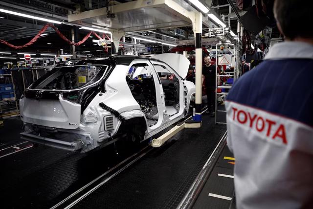 Toyota cảnh báo lợi nhuận sụt giảm 21% vì thiệt hại do thuế quan của Mỹ - Ảnh 2