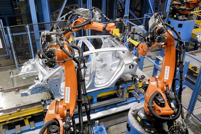 Robot trong sản xuất ô tô toàn cầu ngày càng thông minh hơn - Ảnh 3